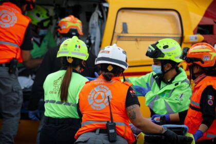 Trasladan por aire a mujer con complicaciones postparto en Dr. Arroyo