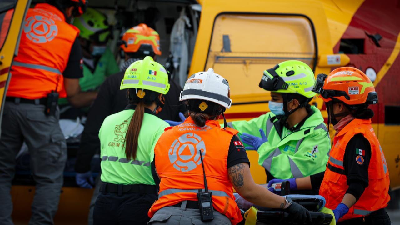 Trasladan por aire a mujer con complicaciones postparto en Dr. Arroyo