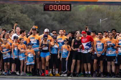 Participan más de 5 mil personas en carrera en Parque Fundidora