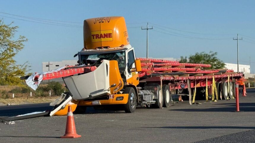 Chofer de tráiler fallece al ser prensado por la carga que transportaba