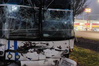 Choque de camiones de personal en Apodaca deja varios lesionados