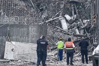 Colapso de inmueble en CDMX deja un muerto y atrapados