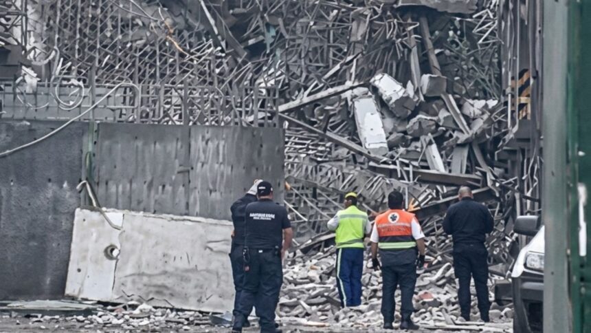 Colapso de inmueble en CDMX deja un muerto y atrapados