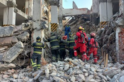 Confirman dos muertos más por colapso de edificio en CDMX