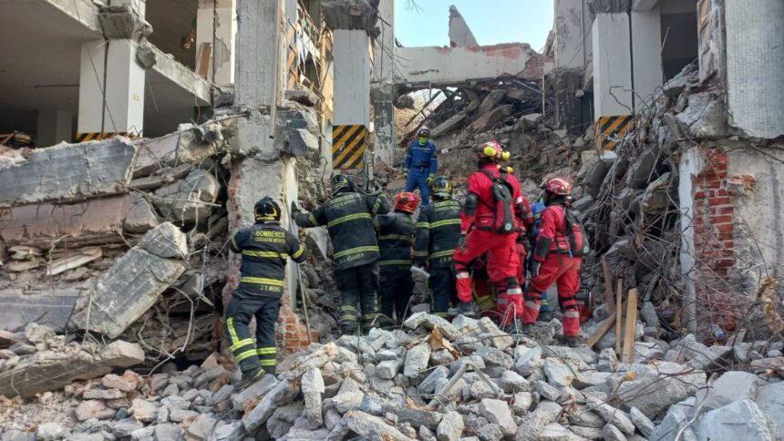 Confirman dos muertos más por colapso de edificio en CDMX