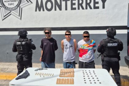 Detienen a tres por droga, arma y allanamiento en Monterrey