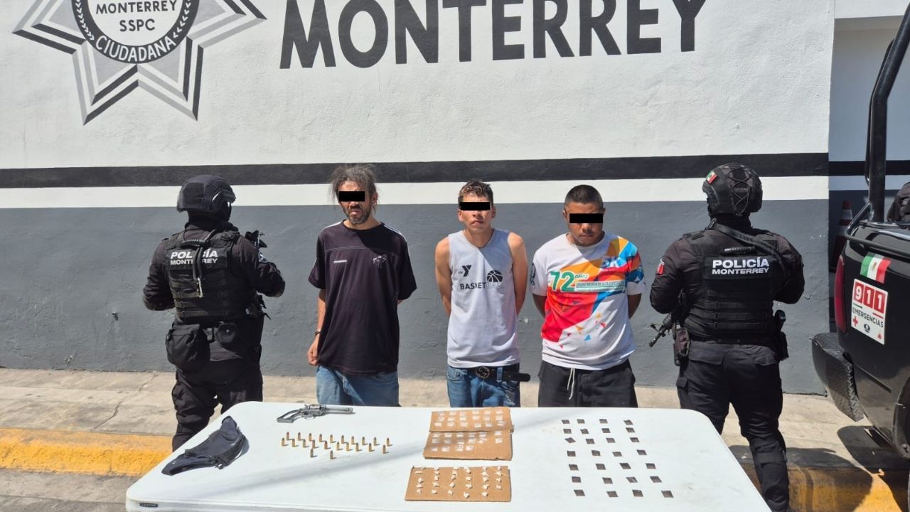Detienen a tres por droga, arma y allanamiento en Monterrey