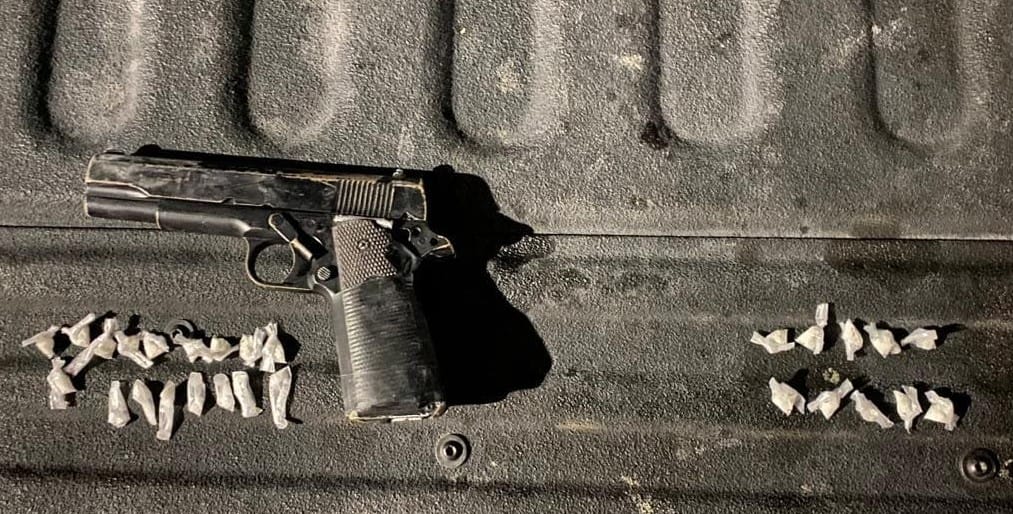 Detienen a dos menores con arma y droga en Monterrey