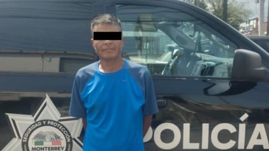 Detienen a hombre por golpear a su caballo en Monterrey
