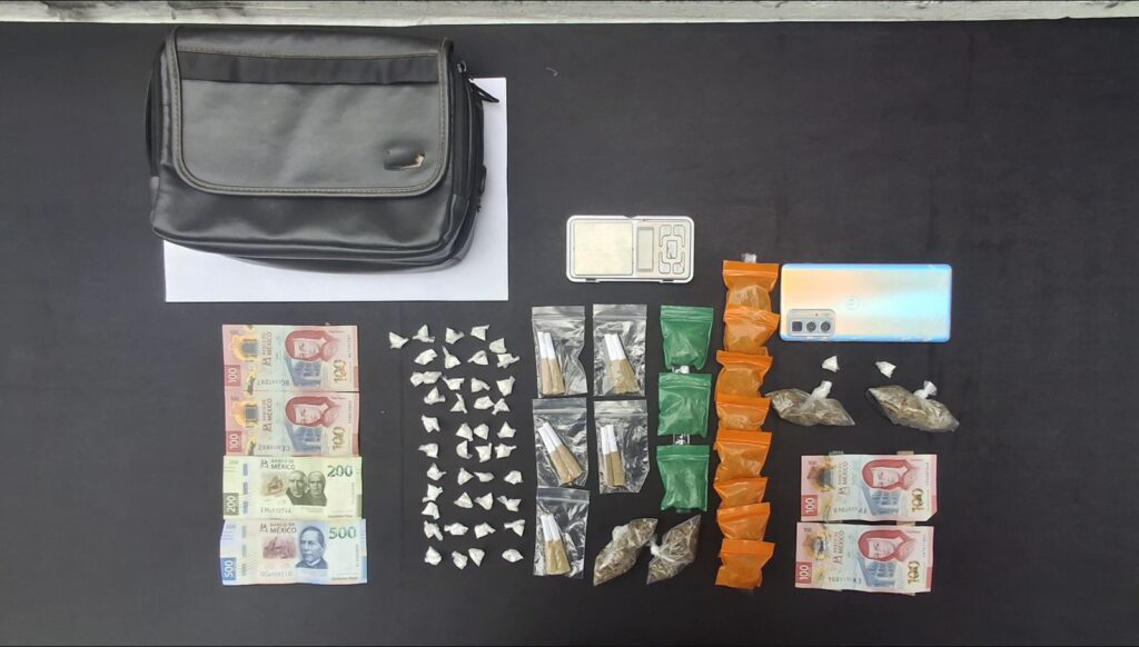 Detienen a dos hombres con droga en la colonia CROC en Monterrey