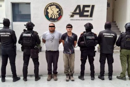 Detienen a dos hombres con droga en la colonia CROC en Monterrey