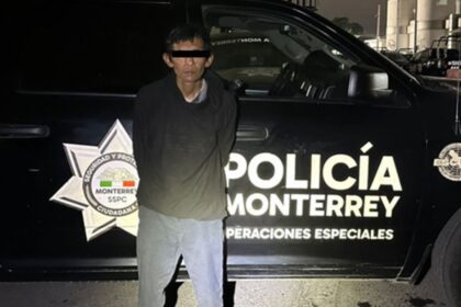 Detienen a hombre por atacar con piedra a peatón en Monterrey