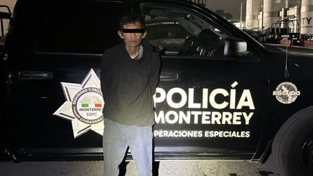 Detienen a hombre por atacar con piedra a peatón en Monterrey
