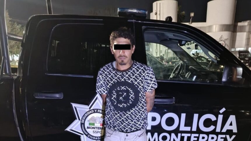 Detienen a joven por agredir a su madre en Monterrey