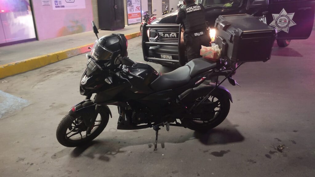 Detienen a joven con motocicleta robada en Cumbres