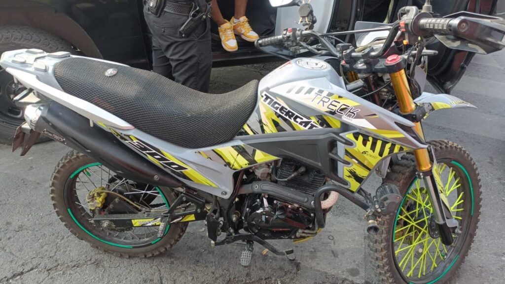 Detienen a joven con motocicleta robada en Monterrey