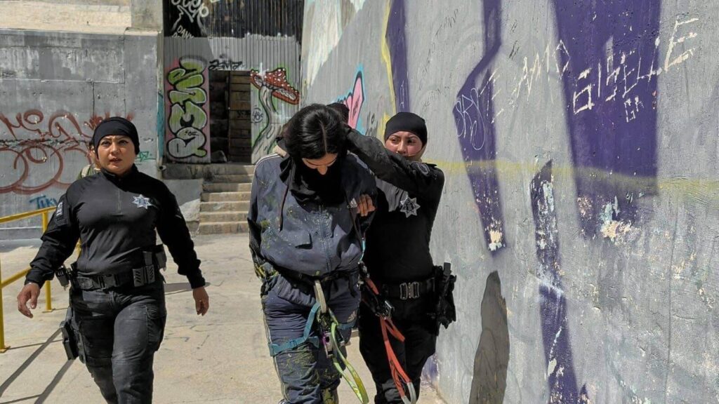 Detienen a pareja por realizar grafiti en presa Rompepicos