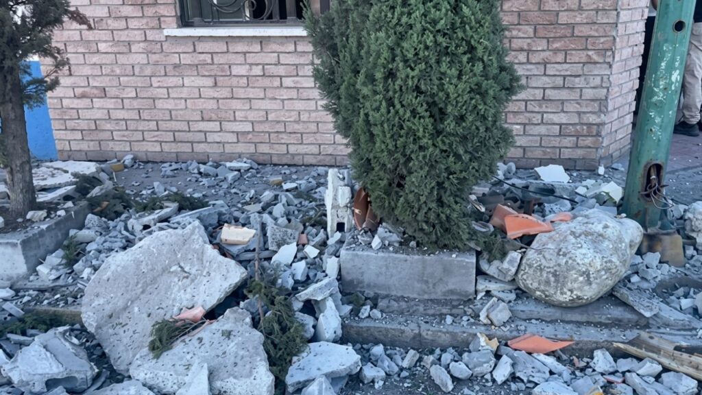 Explosión derrumba parte de casa en colonia Pedro Lozano de Monterrey