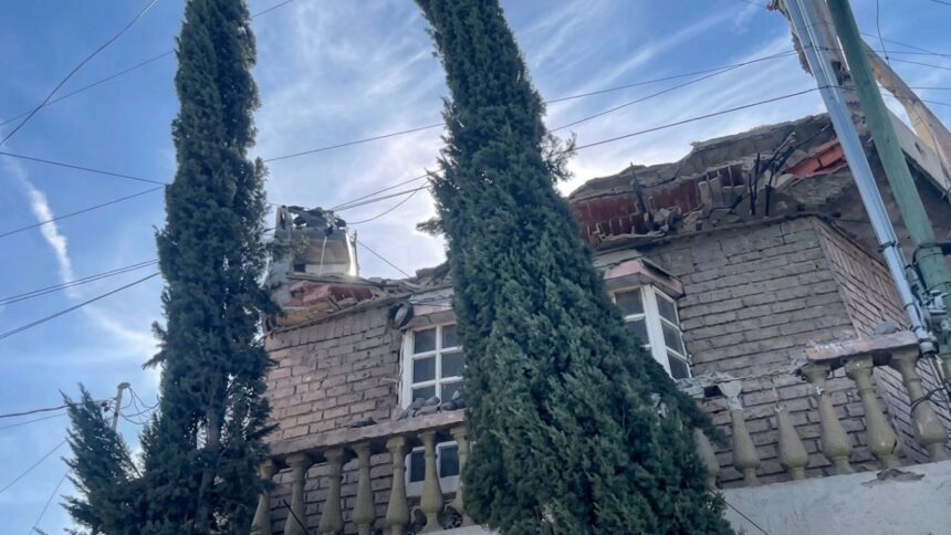 Explosión derrumba parte de casa en colonia Pedro Lozano de Monterrey