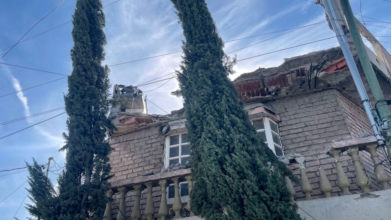 Explosión derrumba parte de casa en colonia Pedro Lozano de Monterrey