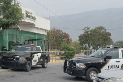 Adulto mayor fallece afuera del Banco del Bienestar en Monterrey