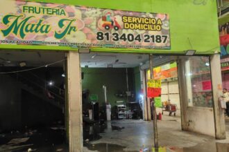 Incendio en frutería de Guadalupe; evacúan a 100 personas