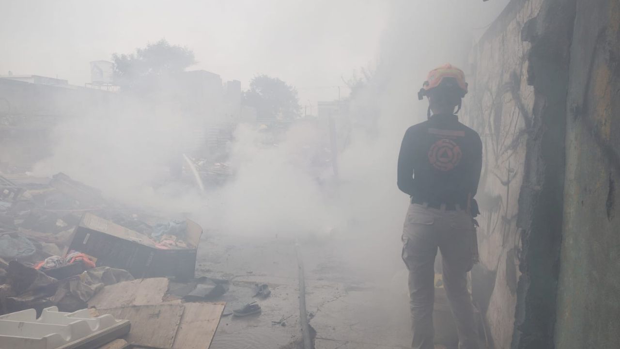 Fuerte incendio arrasa tejabanes en la colonia Bellavista; sin heridos
