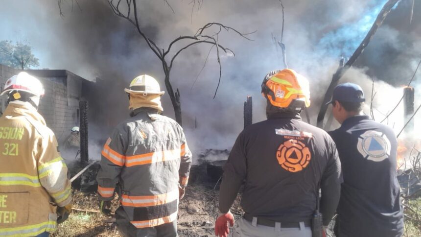 Incendio en tiradero clandestino de llantas moviliza a cuerpos de emergencia en Juárez