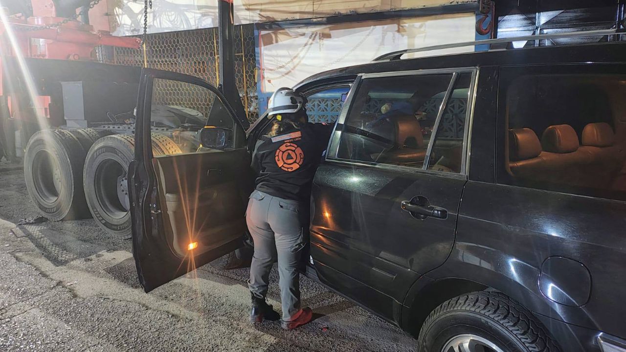 Muere conductor tras chocar contra grúa en Santa Catarina