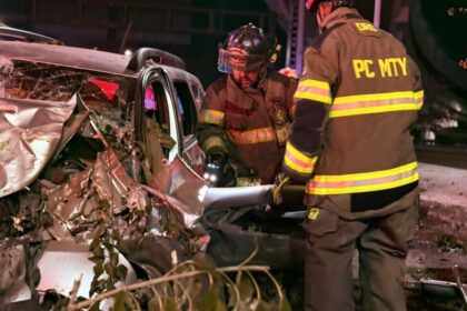 Mujer se estrella contra estructura del Metro en Monterrey