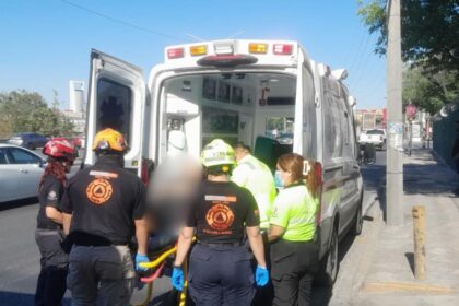 Frenazo en camión deja mujer lesionada en Monterrey