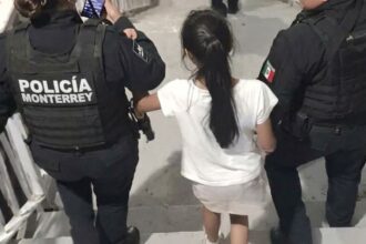 Policías de Monterrey localizan a niña extraviada en Santa Lucía