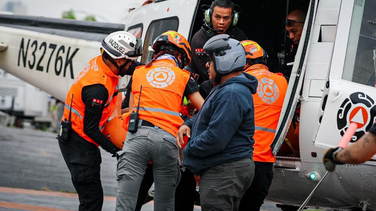 Rescate aéreo en Montemorelos tras caída de auto a barranco