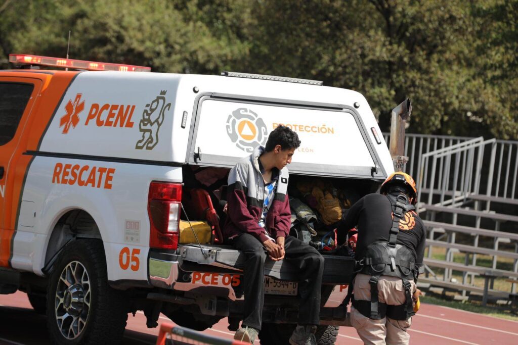 Rescatan a senderista atrapado en el Cerro de la Silla