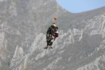 Rescatan a senderista atrapado en el Cerro de la Silla