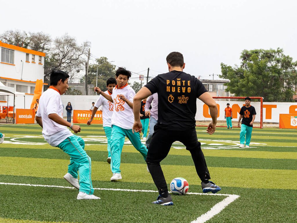 Samuel García entrega cancha 454 rumbo al Mundial 2026