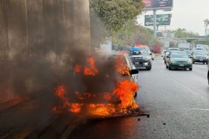 Se incendia automóvil en Autopista a Reynosa en Guadalupe