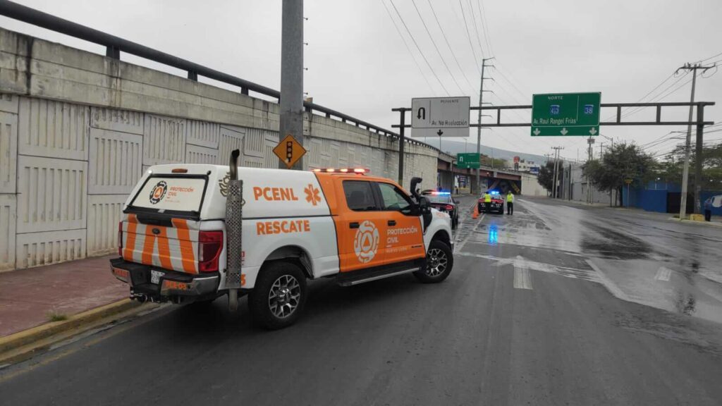 Se incendia de auto en avenida Rangel Frías en Monterrey