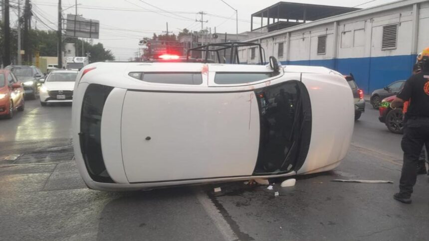 Volcadura Av. Las Américas deja conductor lesionado en Guadalupe