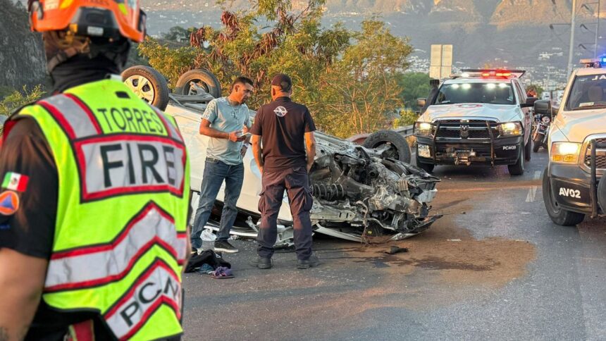 Volcadura en Monterrey deja 5 lesionados en la colonia Miravalle