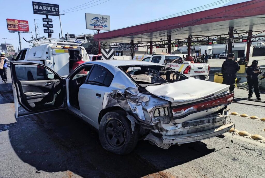 Vuelca camión de valores y colapsa Carretera Nacional