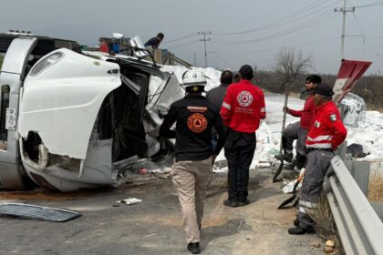 Vuelca tráiler en Carretera a Colombia y deja un lesionado