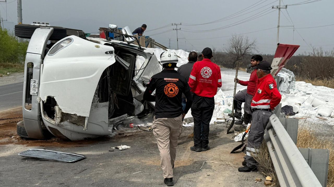 Vuelca tráiler en Carretera a Colombia y deja un lesionado