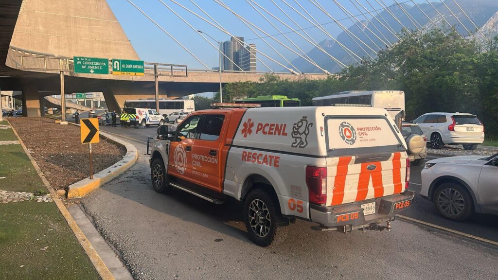 Accidente en Morones Prieto cierra carriles en San Pedro