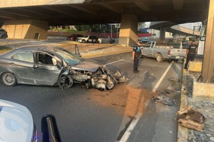 Accidente en Morones Prieto cierra carriles en San Pedro