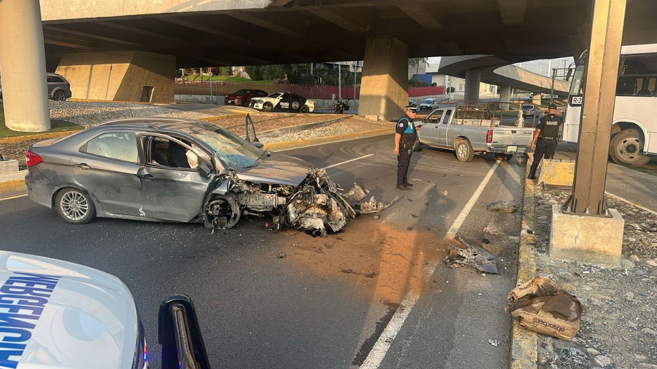 Accidente en Morones Prieto cierra carriles en San Pedro