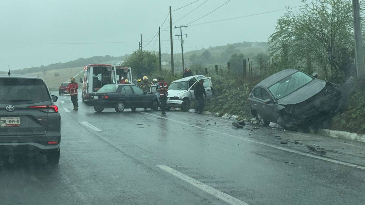 Accidente múltiple en Carretera Nacional deja 4 heridos