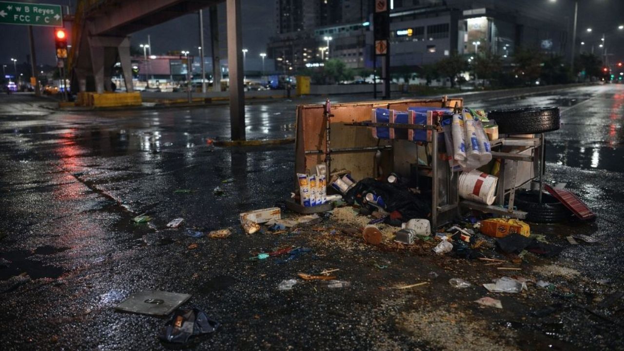 Atropellan a vendedor de elotes en Monterrey; sufre graves lesiones