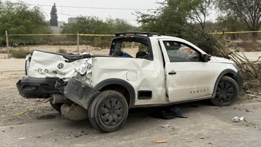 Choque entre camioneta y camión deja un muerto en Santa Catarina