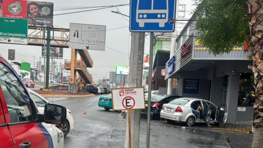 Fuerte accidente en Paseo de los Leones provoca caos vial y deja 3 jóvenes heridos